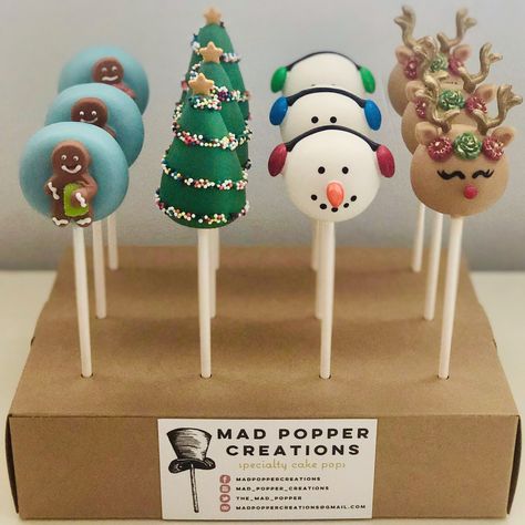 Snowball Cake Pops, Cakepop Christmas Ideas, Snow Man Cake Pop, Christmas Cake Pops Decoration, Cake Pops For Christmas, Cute Christmas Cake Pops, Cakepops Christmas Ideas, Cakepop Ideas Decoration, Christmas Theme Cake Pops