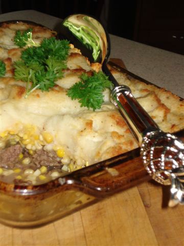 Pâté Chinois Recipe: This is a traditional dish in Québéc even though it is, of course, a take on Shepherd's Pie. Corned Beef Hash Recipe, Canadian Dishes, Corned Beef Hash, Shepherds Pie Recipe, Canadian Food, Shepherd's Pie, Shepherds Pie, Meat Free, Enchiladas