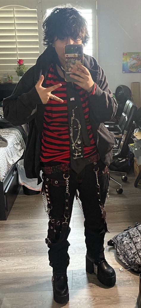 Alternative Boy Outfit, 2000s Boys Fashion, Scene Emo Fashion, Types Of Frogs, 2010 Outfits, Emo Boy Hair, Emo Outfit Ideas, Scene Punk, Scene Boys