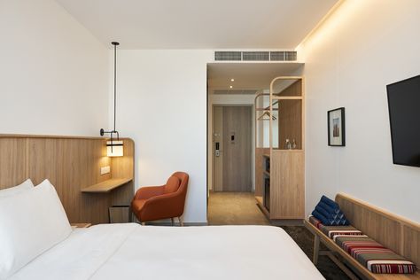 Asai Bangkok Chinatown features 224 rooms ranging in size from 18 – 26 sqm Click to enlarge. Hotel Interior Bedroom, Bangkok Chinatown, Hotel Minibar, Small Hotel Room, Hotel Bedroom Design, Hotel Room Interior, Hotel Concept, 15 September, Korat