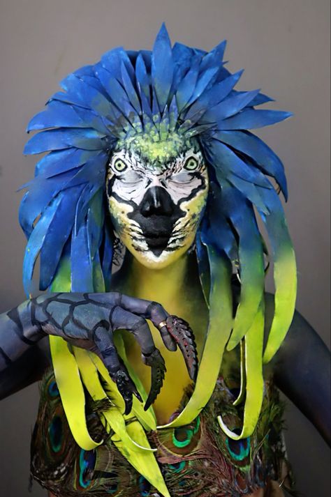 Parrot Costume Makeup, Bird Makeup Halloween, Bird Makeup Ideas, Parrot Face Paint, Bird Face Paint, Parrot Makeup, Haunted House Makeup, Sfx Ideas, Tiger Makeup