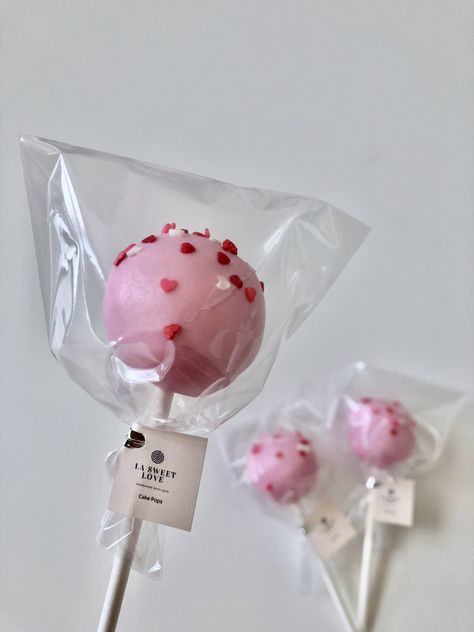 🔻PLEASE LET ME KNOW WHEN DO YOU NEED ORDER.🔻 SHIPPING by USPS Priority Mail with Ice packs. This listing is for a dozen. (12 Cake Pops) My Cake Pops use unsweetened apple sauce instead of vegetable oil, and all my baking products use 100% Grass-Fed Organic Milk and Organic Cage-Free Eggs. These delicious Cake Pops melt in your mouth are made to order! - Processing time is 3-6 business days. - Quantity - Dozen (12)  - Flavor - Vanilla - No custom order - - Packing - Individually packaged in a f Cake Pop Packaging Ideas, Cake Pops Designs, Cake Pops Birthday, Elegant Cake Pops, Cake Pop Boxes, Party Favors Baby Shower, Custom Cake Pops, Brown Egg, 12 Cake