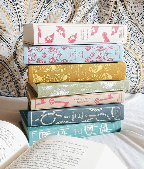 12 Classic Novels in 12 Months • Reading Challenge • Evie Jayne Books To Read In Winter, Classic Books To Read, Penguin Clothbound Classics, Classic Novels, Library Aesthetic, Jane Austen Books, Penguin Classics, World Of Books, Reading Challenge