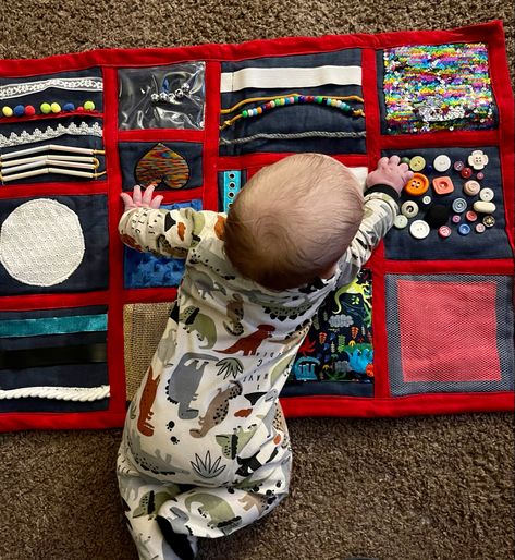 Tummy Time Mat Pattern, Diy Tummy Time Mat, Diy Baby Sensory Toys, Sensory Mats Diy, Diy Baby Play Mat, Homemade Sensory Toys, Tummy Time Ideas, Baby Play Ideas, Baby Tummy Time Mat