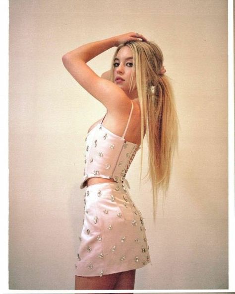 alejandra on Twitter: "sydney sweeney wearing saint sintra fall 2021… " Sydney Sweeney, Black & White, Looks Vintage, Pretty People, Blonde Hair, Ideias Fashion, Sydney, A Woman, Two Piece Skirt Set