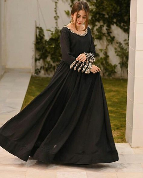 Latest Short Dresses, Party Wear Maxi Dresses, Frock Designs For Girl, Gorgeous Black Dress, Black Frock, Latest Maxi Dresses, Long Frock Designs, Elegant Dresses Short, Maxi Dress Designs