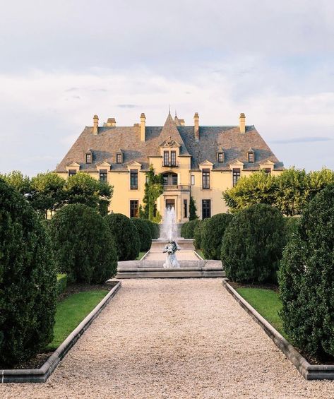 Feelin’ 2022 at Oheka Castle ✨ Did you know Taylor Swift filmed the famous “Blank Space” music video here?! 🎥🎬🎶 Click here to book a mansion tour: https://www.oheka.com/mansion-tours.htm 📸: @allieprovost #discoverlongisland #whereyoubelong #longislandnewyork #longislandny #longisland #ohekacastle #oheka #goldcoastmansion #mansiontour #taylorswift #blankspace #famouslongisland #lovewhereyoulive #explore #discover #travel Blank Space Mansion, Taylor Swift Mansion, Taylor Swift Blank Space Music Video, Blank Space Taylor Swift Aesthetic, Blank Space House, Royal Life Aesthetic, Blank Space Aesthetic, Blank Space Music Video, Taylor Swift Blank Space