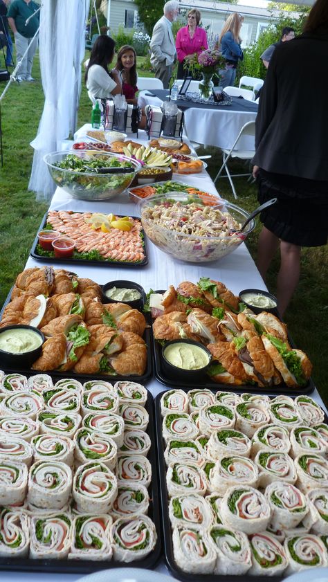 reception buffet Reception Buffet, Buffet Wedding Reception, Fest Mad, Wedding Reception Dinner, Graduation Party Foods, Decorações Com Comidas, Party Food Buffet, Reception Food, Wedding Reception Food