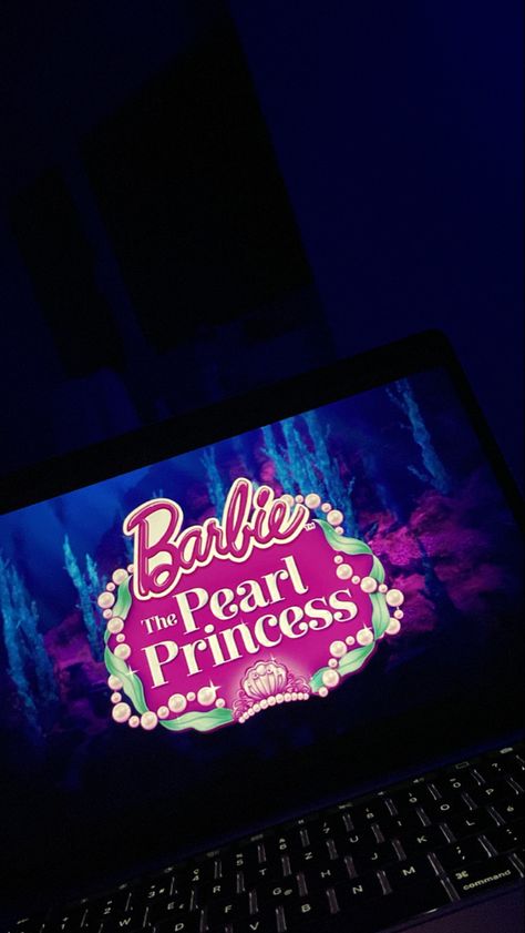 #barbie #barbiecore #barbiemovies #pearlprincess #ledlights #led #laptop #movienight Watching Barbie Movies Aesthetic, Barbie Movie Snap, Barbie Movie Night, Barbie Laptop, Usa Lifestyle, Cover Au, Kunci Piano, Pearl Princess, Fake Photos