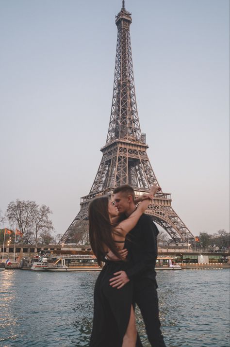 Eiffel Tower Couple Pictures, Aesthetic Best Friend Quotes, Best Friends Tattoos, Bedroom Ideas Couples, Picture Best Friend, Paris Couple Pictures, Tattoos Best Friends, Best Friends Quote, Couple Goal Romantic