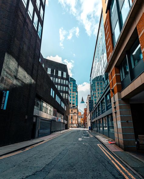 I recently got a 16mm lens, I'll be using it a lot for landscape and astro photography but I also loved taking it around town the other day! The wide angle gives such a nice perspective and creates great leading lines in the shot. What do you think of the look? Or do you prefer zoomed in images? Let me know in the comments! . . . . . #manchesterphotographyclub #manchesterphotographer #urbanshots #toprepostme #igersmcr #streetpic #ig_streetphotography #igersuk #streetphotos #streetvision #stre... Wide Angle Lens Photography, Astro Photography, Key Photography, Leading Lines, Photography Club, The Shot, Wide Angle Lens, Wide Angle, You Think