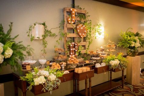 Enchanted Forest Buffet Table, Enchanted Forest Candy Bar, Enchanted Prom, Forest Quinceanera, Enchanted Forest Quinceanera, Pallet Wall Hangings, Forest Wedding Reception, Garden Wedding Dress Guest, 21 Bday