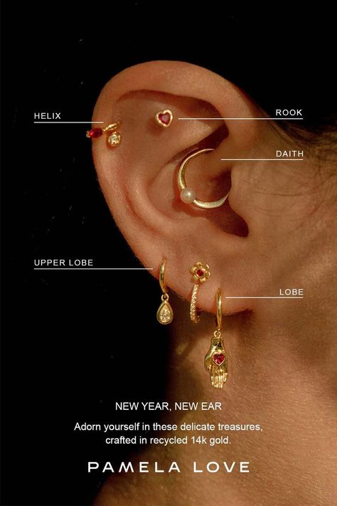 Cool Earring Piercings, Gold Styled Ears, Piercings Ear Ideas Unique, Ear Pearcing Ideas Unique, Piercing Sets Ear, Gold Earscapes, Piercings Ear Gold, Piecings Ear Ideas, Ear Piercing Helix Ideas