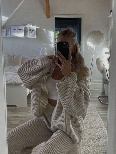 #cozy #falloutfit Cosy Fashion Aesthetic, Cosy Outfit Ideas, Winter Outfits Cosy, Cozy Home Outfit Aesthetic, Elegant Lounge Outfit, Cozy Night Out Outfit, Cozy Put Together Outfits, Cozy But Stylish Outfits, Cream Lounge Set Outfit