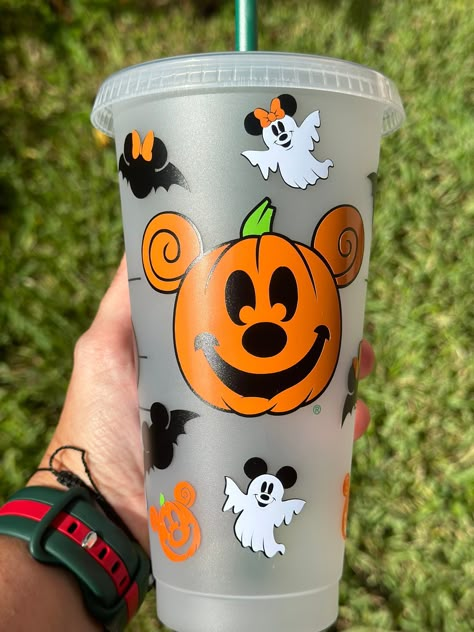 Vinyl Cold Cup Ideas, Cold Cup Ideas, Halloween Cup Ideas, Halloween Starbucks Cup, Starbucks Ideas, Cricut Storage, Tumblers Ideas, Halloween Starbucks, Thanksgiving Candy