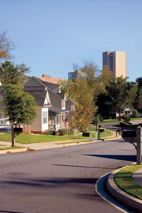 American Cities To Visit, Suburban Neighborhood Aesthetic, Houses In Usa, Neighborhood Aesthetic, American Neighborhood, America House, Neighborhood Street, Usa Aesthetic, Jacksonville North Carolina