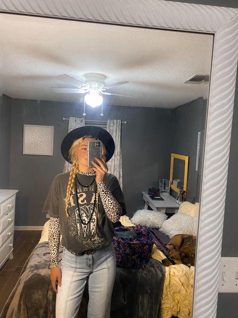 Cheetah Print Western Outfit, Western Leopard Outfit, Cheetah Print Shirt Outfits, Undershirt Outfit, Printed Shirt Outfit, Johnny Cash Shirt, Cheetah Print Outfits, Charlie 1 Horse Hat, Cheetah Print Shirts