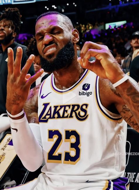 Lebron James Pfp, Lebron James Celebration, Lebron James Aesthetic, Cool Basketball Wallpapers, Black Vibes, Basketball Wallpapers, Nba Artwork, Sports Motivation, Lebron James Lakers