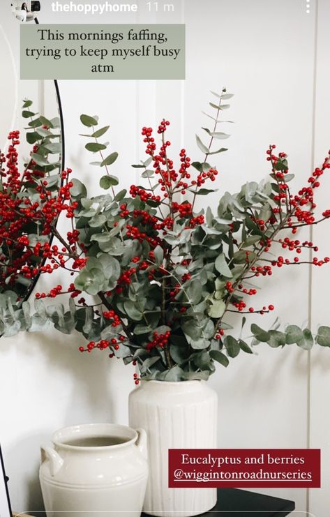 Above Stove Wreath, Christmas Decor Flat, Christmas Floral Centerpieces For Table Elegant, Neutral Home With Green Accents, Xmas Decorations Minimalist, Christmas Decoration Minimalist, Minimalist Red Christmas Tree, Indoor Diy Christmas Decorations, Red Christmas Table Decorations