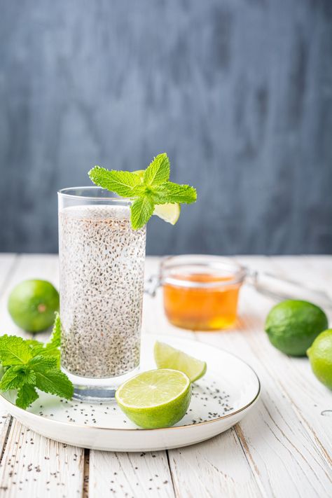 Mexican Lemonade, Chia Fresca Recipe, Body Wraps Recipe, Chia Benefits, Chia Seeds Benefits, Chia Seed Recipes, Lemonade Recipe, Raspberry Lemonade, Lemonade Recipes