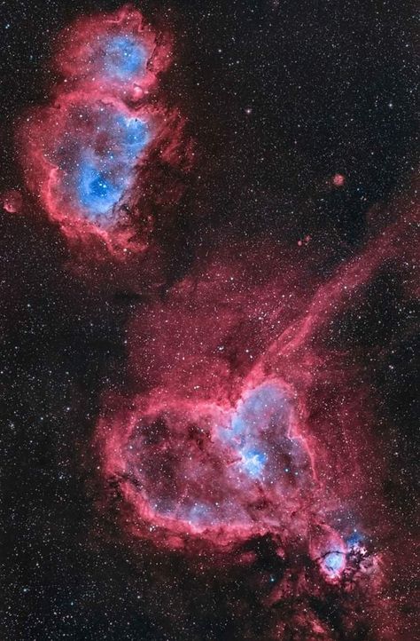 IC1905 Heart And Soul Nebula, Heart Nebula Wallpaper, Soul Nebula, Heart Nebula, Starry Night Wallpaper, Nebula Wallpaper, Nature Destinations, Nebulas, Space Photography