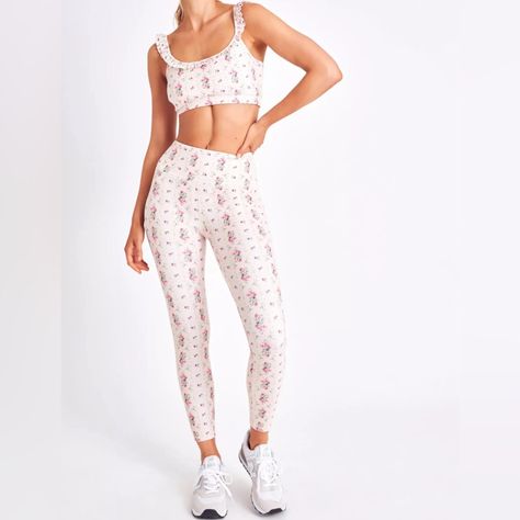 Adorable Super Soft Jutta Legging And Palmera Bra Top In Graham Cracker Feminine Floral Print Bottoms Are Xs Bra Is Small Pretty Much Like Brand New Girly Workout, Cute Workout Sets, Spring Activewear, Fitness Resolutions, Cute Workout Outfits, Sleek Style, Leggings Sale, Workout Sets, Full Look