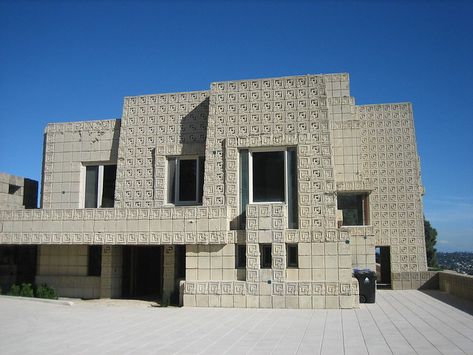 Ennis House, Mayan Architecture, House On Haunted Hill, Frank Lloyd Wright Buildings, Frank Lloyd Wright Design, Frank Lloyd Wright Homes, Brown House, Small Doors, Frank Lloyd