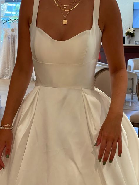 Tsitp Debutante Dress, Debutante Dresses Simple, Debutant Dresses White, White Debutante Dresses, Belly Debutante Dress, Debutante Dresses Aesthetic, White Debutante Ball Gown, Deb Ball Aesthetic, Debutante Dresses Australia