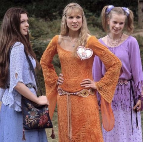 Anne Hathaway, Lucy Punch, and Jennifer Higham in Ella Enchanted (2004) Ella Enchanted Movie, Enchanted Movie, Lucy Punch, Fantasy Aesthetics, Haute Couture Runway, Today I Learned, Ella Enchanted, Minnie Driver, Film And Tv