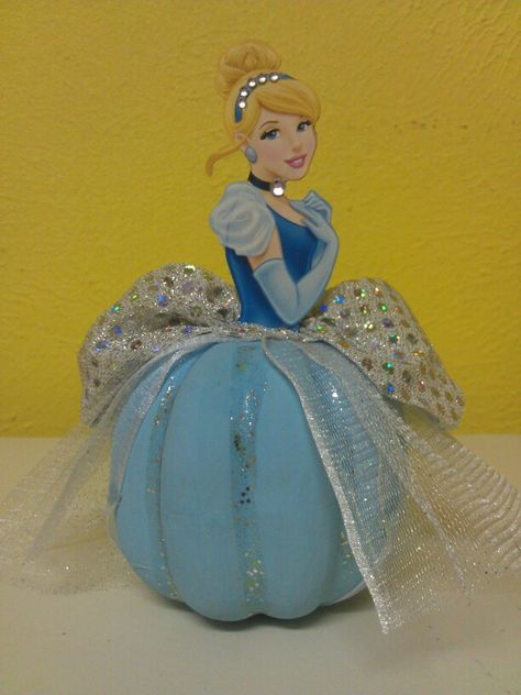 Cinderella Painted Pumpkin, Trunk Or Treat Cinderella, Princess Pumpkin Decorating, Cinderella Pumpkin Painting, Princess Pumpkins, Pumpkin Cinderella, Cinderella Diy, Kids Pumpkin Carving, Swamp Party