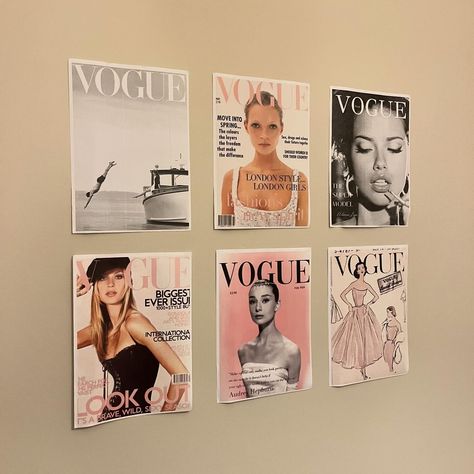 Room decor #vogue #room #aesthetic #fashion Carrie Bradshaw Room Aesthetic, Nyc Room Decor, Vogue Room Aesthetic, Magazine Room Decor, Vogue Aesthetic Bedroom, Fashion Room Aesthetic, Vogue Bedroom, Cool Girl Bedrooms, Fashion Room Decor