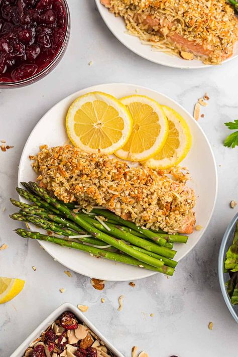 You'll love the crispy coating on almond crusted salmon. Parmesan cheese, crushed almonds, and butter star in this easy but fabulous baked salmon. Almond Salmon, Almond Crusted Salmon, Crusted Salmon Recipes, Parmesan Crusted Salmon, Salmon Bites, Almond Crusted, Easy Salmon Recipes, Crusted Salmon, Easy Salmon