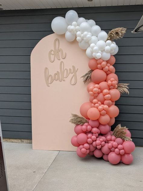 Arched Panel with Balloon arch for Baby shower Single Arch Backdrop With Balloons, Small Balloon Backdrop, Small Balloon Arch Backdrop, Balloon Arch Inspiration, Wooden Arch With Balloons, Balloons On Arch, Arch Baby Shower Backdrop, Shower Decals, Baby Shower Arch Backdrop