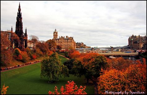 Autumn, Edinburgh city, princes street gardens, Balmoral Hotel. Edinburgh Autumn, Kebab Shop, Jewellers Shop, Greyfriars Bobby, Scott Monument, Rail Station, Sir Walter Scott, Edinburgh City, Walter Scott