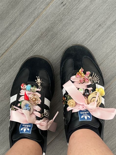 Ribbon As Shoe Laces, Bows On Shoes, Bow Shoe Laces, Adidas Samba Ribbon Laces, Sneakers With Ribbon Laces, Sneakers With Charms, Samba Ribbon Laces, Charms On Sambas, Sambas With Ribbon Laces