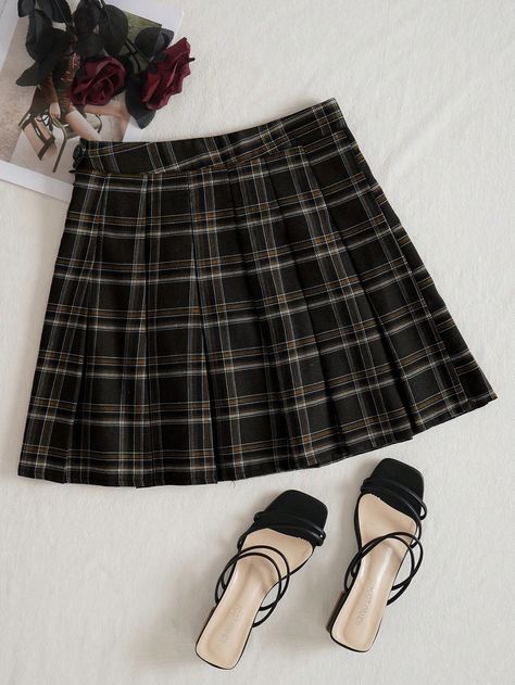 SHEIN EZwear Casual Plaid Pleated SkirtI discovered amazing products on SHEIN.com, come check them out! Plad Skirts, Dark Academia Skirt, Knee Length Pleated Skirt, Pleated Skirt Black, Classic Academia, Plaid Pleated Skirt, Collars For Women, Women's Shapewear, Plaid Skirts