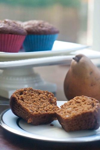 Pear Gingerbread Muffins Pear Gingerbread, Gingerbread Muffins Recipe, Pear Muffins, Gingerbread Muffins, Breakfast Ingredients, Pastry Flour, Unprocessed Food, Breakfast Bake, Yummy Sweets