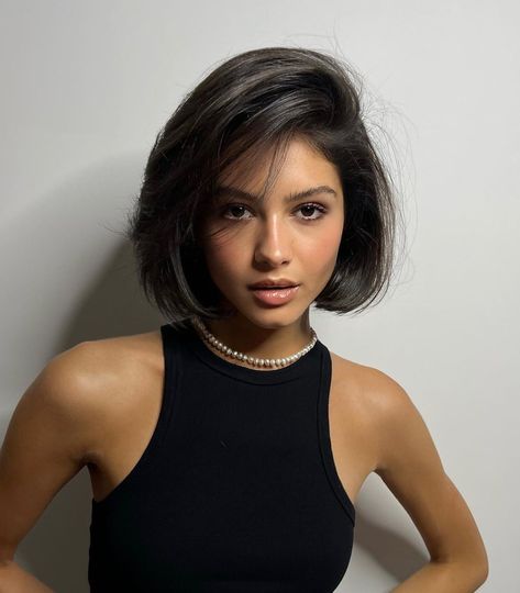 30 Jaw-Length Blunt Bob Hairstyles You’ll Be Craving In 2024 Haircut Long Front Short Back, Chin Length Haircuts, Hairstyle Long, Bob Hairstyles For Thick, Chin Length Hair, Short Bob Haircuts, Trending Haircuts, Short Bob Hairstyles, Bobs Haircuts