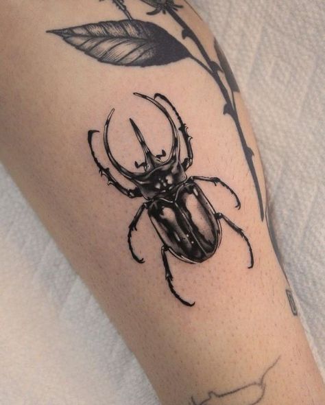 Rhinosaurus Beetle Tattoo, Beetle Bug Tattoo, Unique Insect Tattoo, Horned Beetle Tattoo, Tattoo Ideas Bugs, Black Beetle Tattoo, Beetle Leg Tattoo, Cool Bug Tattoos, Entomology Tattoo