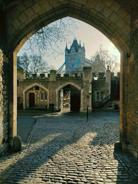 Tower Of London Photography, Tower Of London Aesthetic, London England Photography, River Thames London, London Central, London Tower Bridge, London Wallpaper, History Aesthetic, London Tower