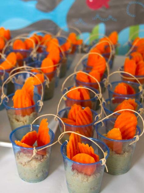 Adorable presentation!  Mini plastic cups (Target often carries these) with hummus and crinkle-cut carrots. Nemo Birthday Party, Octonauts Party, Veggie Cups, Sea Party Ideas, Nemo Birthday, Bubble Guppies Party, Ocean Birthday, Fishing Party, Sea Birthday Party