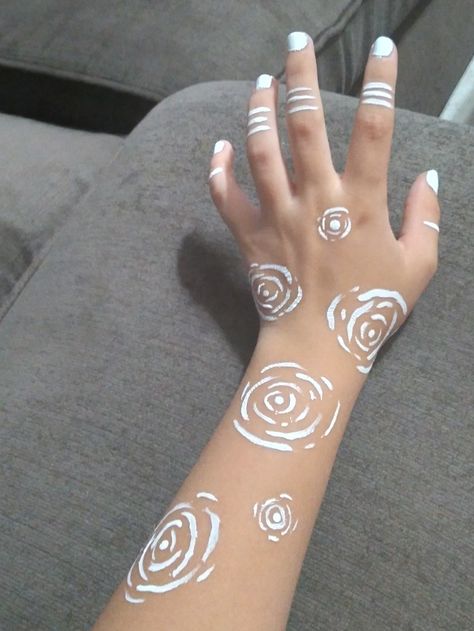 Sharpie Drawings On Hand, Patterns To Draw On Your Hand, Arm Drawings On Skin, Drawing On Ur Hand, Skin Markings Drawing, Small Doodles Tattoos, Hand And Arm Doodles, Arm Art Sharpie, What To Draw On Your Arm