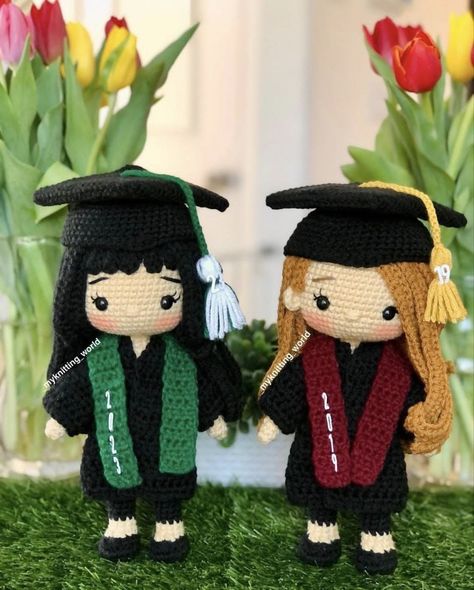 Crochet Graduation Gift Ideas, Crochet Graduation Doll, Graduation Crochet Ideas, Graduation Amigurumi, Crochet Graduation Gift, Graduation Crochet, Crochet Bolero Pattern, Crochet Crop Top Pattern, Crochet Bouquet