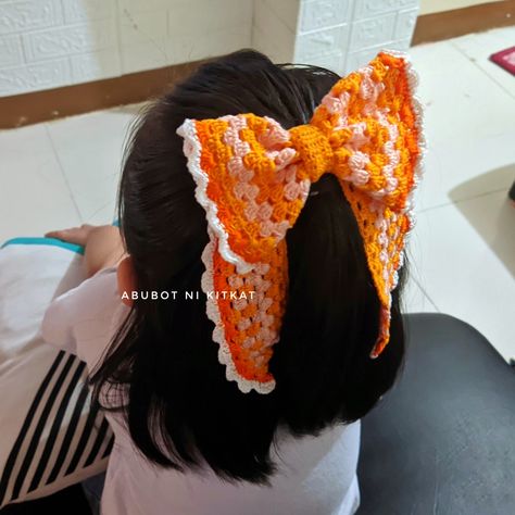 Crochet Hair Bows, Plushie Crochet, Finger Crochet, Crochet Princess, Crochet Bow, Easy Crochet Stitches, Crochet Hair Accessories, Crochet Design Pattern, Crochet Clothing And Accessories