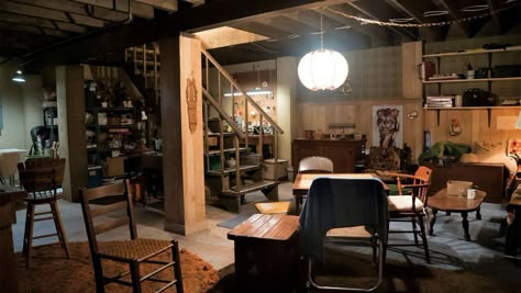 80s Basement, Stranger Things Location, Robin Steve, 80s House, Stranger Things Mike, Stranger Things Aesthetic, Stranger Things Season, House Inside, Decoration Inspiration