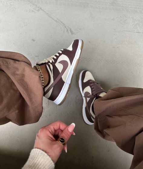 Diffused Taupe Dunks Outfit, Nike Low Dunks Outfit, Low Dunks Outfit, Dunks Outfit, Trendy Shoes Sneakers, Dr Shoes, All Nike Shoes, Exclusive Sneakers, Cute Nike Shoes