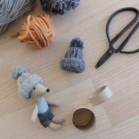 Diy Maileg Mice, Maileg Accessories Diy, Maileg Mouse Clothes Pattern Free, Maileg Clothes Diy, Maileg Diy Pattern, Diy Maileg, How To Make A Beanie, Diy With Kids, Maileg Mice