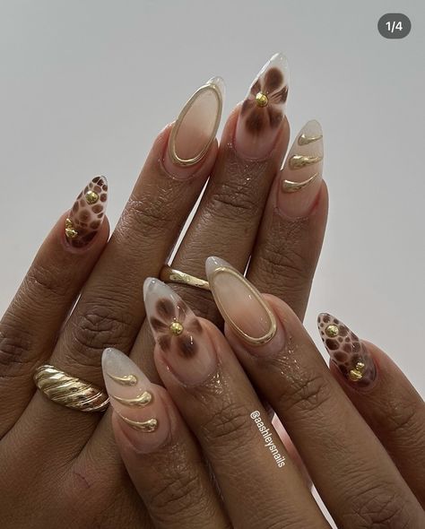 Gel Accent Nail Ideas, Almond Nails For Autumn, Gold With Pink Nails, Fall Almond Acrylic Nails Designs, Gold Accent Almond Nails, Gold Brown Nails Design, Brown Nails Cheetah, Gold Gem Nail Designs, Simple Cream Nails