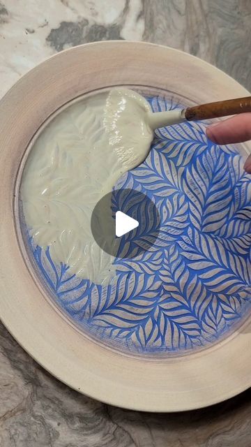 Painting With Slip, Textured Pottery Glaze Ideas, Glass And Ceramics, Best Glazes For Textured Pottery, Ceramic Plate Decoration, Pottery Transfer Ideas, Glazing Plates Ideas, Glazing Ideas For Ceramics, Ceramic Bowl Glaze Ideas