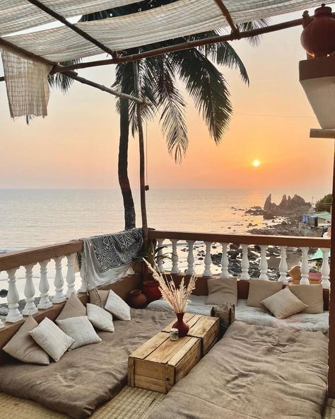 #TravelDudes repost via @A.Stranger.In.India on Instagram.⁣ Worth a follow!⁣⁣⁣⁣⁣⁣⁣⁣⁣⁣⁣⁣⁣📍 Goa, India ☀⁣ #Goa #India Goa India Aesthetic, Goa Bungalow, India Travel Aesthetic, Goa Places, Goa Aesthetic, Goa Vibes, Goa Holiday, India Places, India Aesthetic